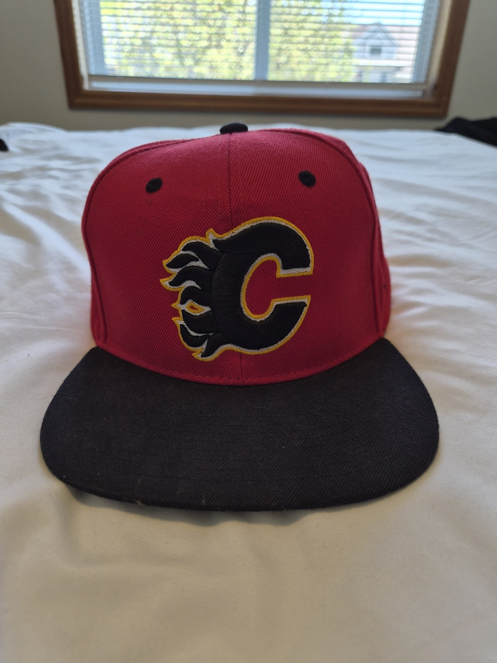 Calgary Flames Black and Red Flat-Brim Snapback Hat - Picture 2 of 5